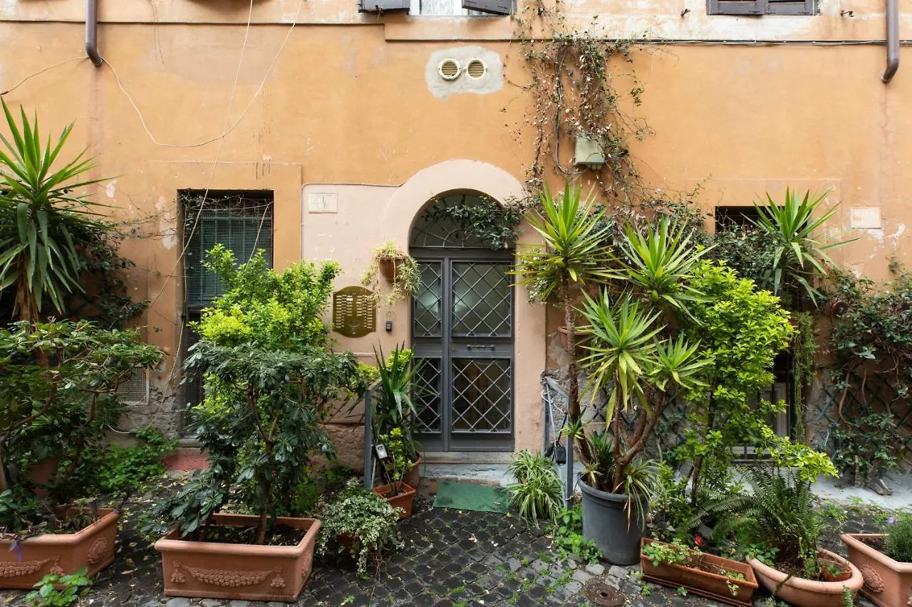 Iflat Small Studio In The Heart Of Trastevere Apartment Rome Italy