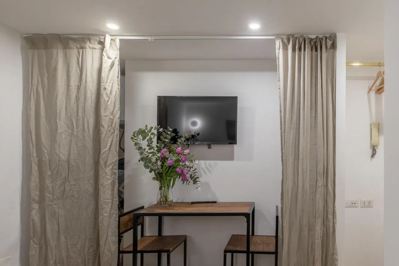 Iflat Small Studio In The Heart Of Trastevere Apartment Rome