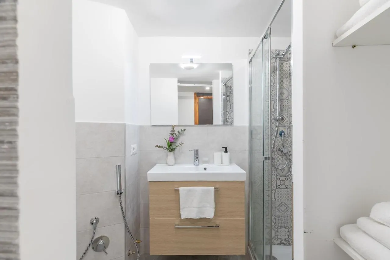 Iflat Small Studio In The Heart Of Trastevere Apartment Rome Italy